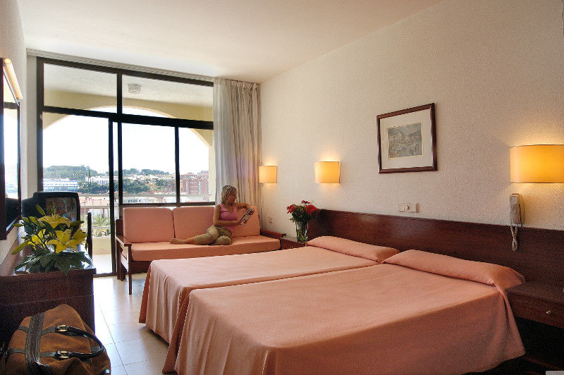 Evenia Olympic Garden Hotel Lloret de Mar Room photo